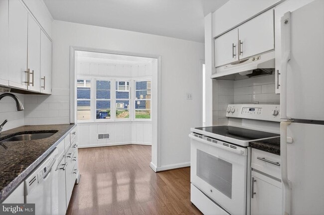 Photo - 5205 Saratoga Ave