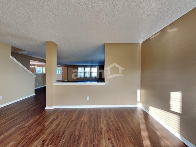 Photo - 15233 Beam St