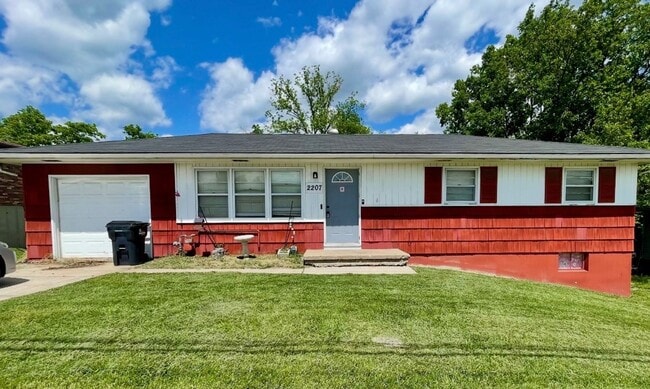 Building Photo - 3 bedroom 2 bath house
