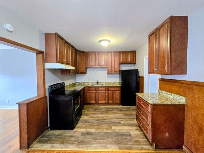 Building Photo - 419 Front St Unit 3