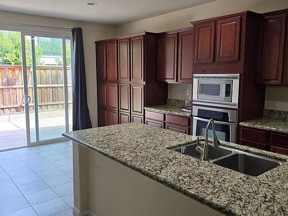 Photo - 424 Leighton Ct