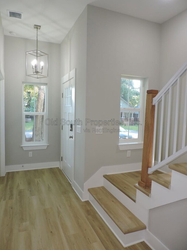 Photo - 706 N F St