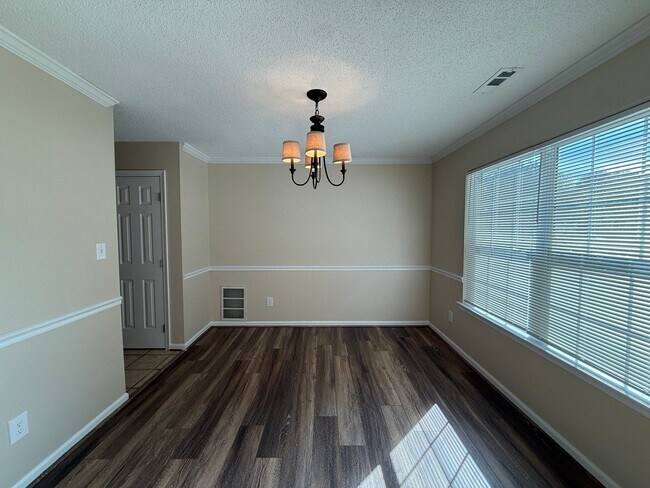 221 Sherbrooke Dr