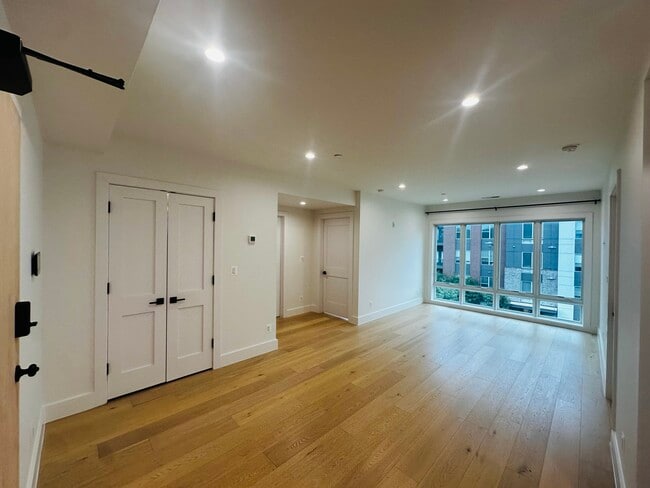 Photo - 1658 K St NE Unidad 1658 k street NE