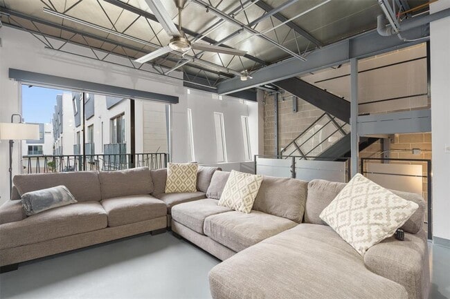 Building Photo - 4801 S Congress Ave Unit Q6