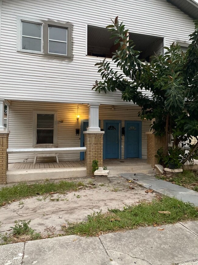 Building Photo - CHARMING 2 BEDROOM 1 BATH APARTMENT HOME - $500 OFF FIRST MONTH RENT!