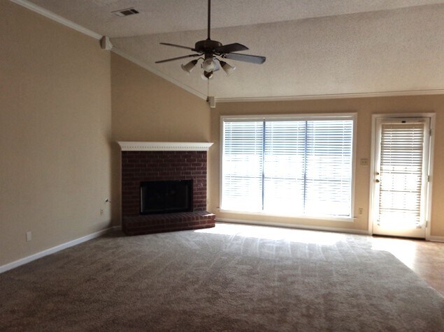 5026 Springtree Dr