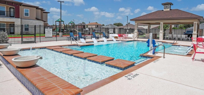 Pool - Avanti Valley View