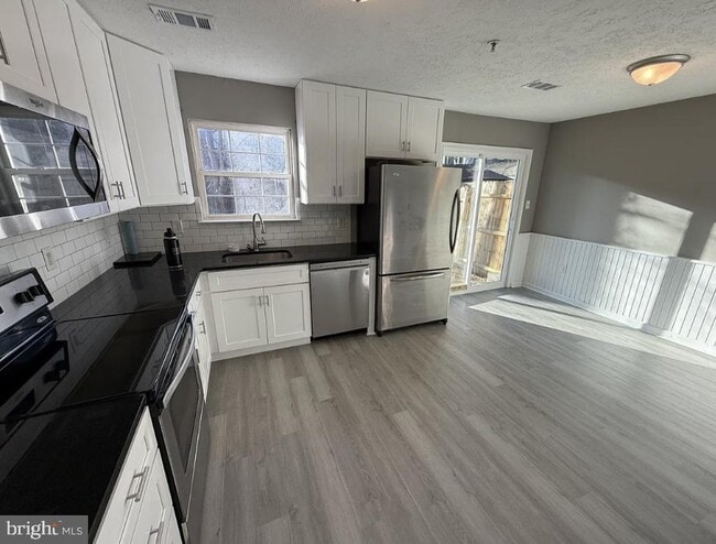 Photo - 30 Sycamore Dr