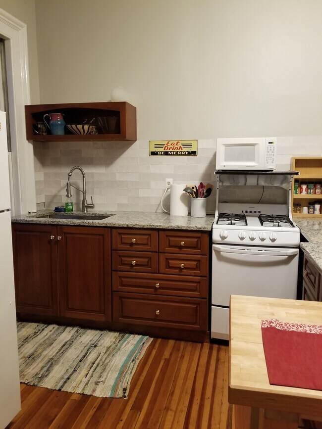 Photo - 28 Trumbull St