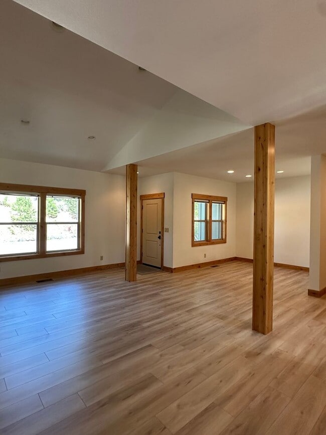 Photo - 115 Northwest Mount Washington Drive