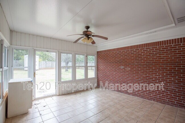 Photo - 6040 N Pointe Dr