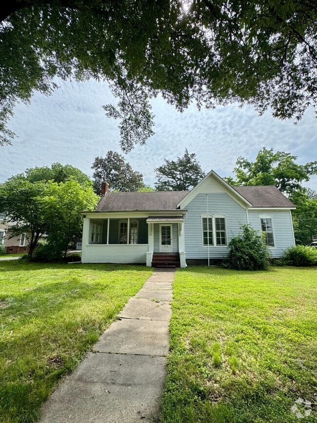 Building Photo - Beautiful 3-Bedroom, 2-Bath Home in Desira...