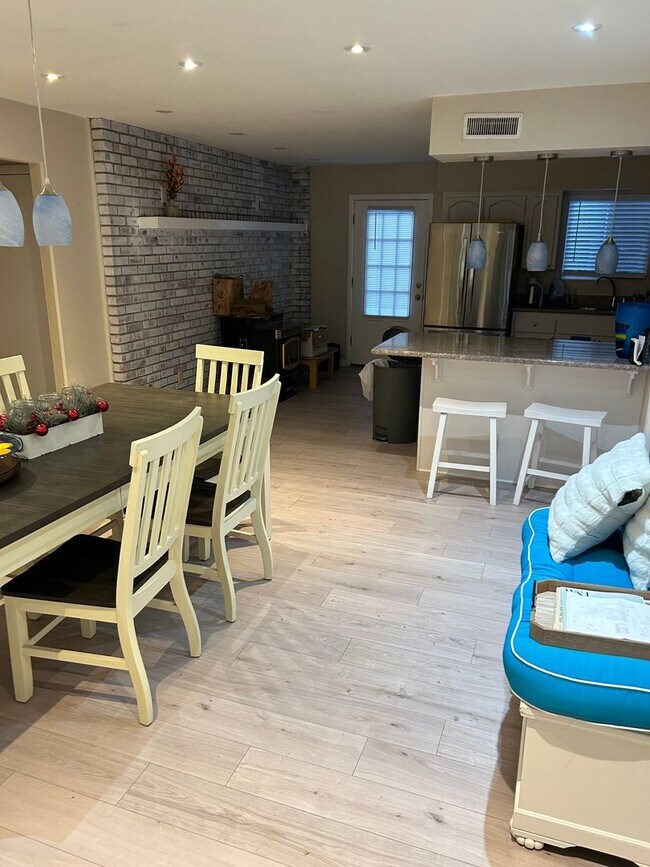 Photo - Gorgeous University Heights Rental