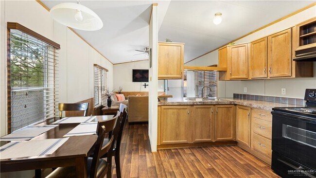 Photo - 10 Fern Ave W