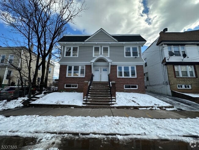 Building Photo - 1094 Grove St Unit 4 Rental