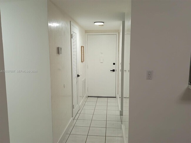 Photo - 8233 Harding Ave Unidad 408