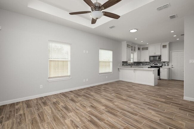 Photo - 727 Olivarez St