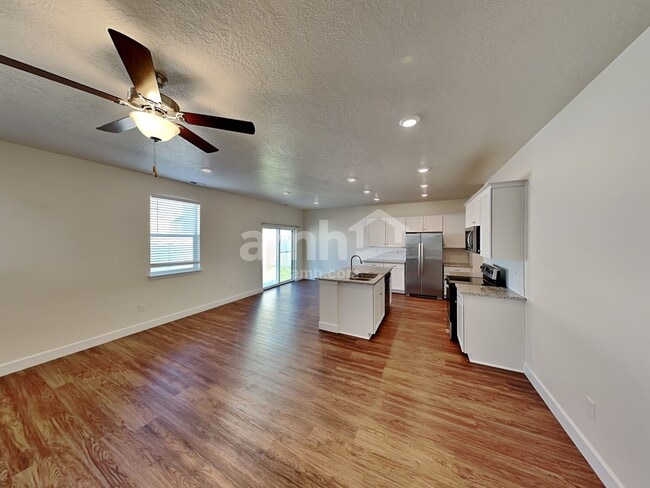 Photo - 2347 Surry Way