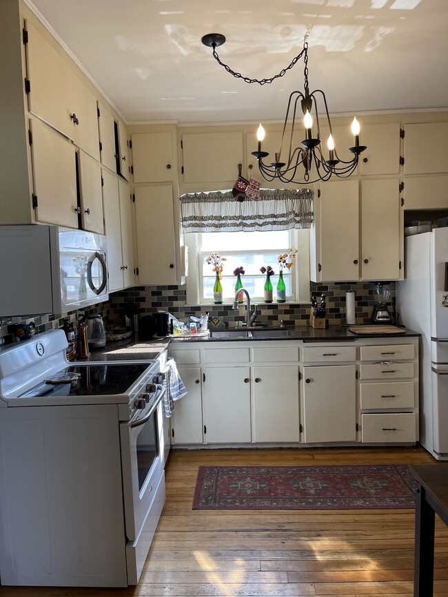 Photo - 628 7th St SW House