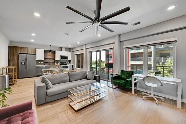 Building Photo - 4361 S Congress Ave Unit 336