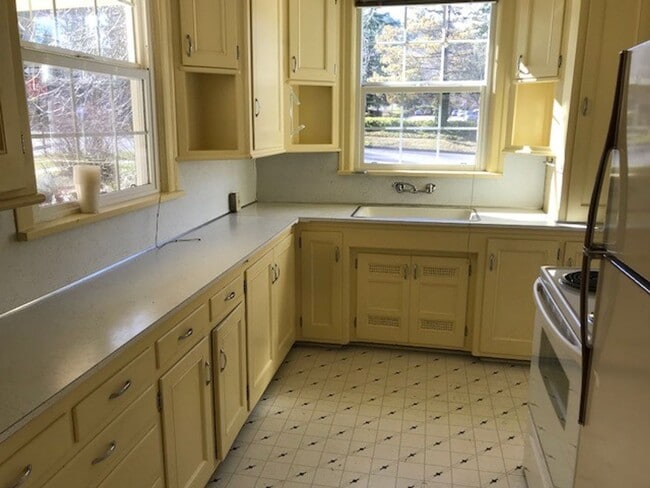 Photo - Near Downtown + WWU: 2 bdrm/1 bath house, in-unit laundry