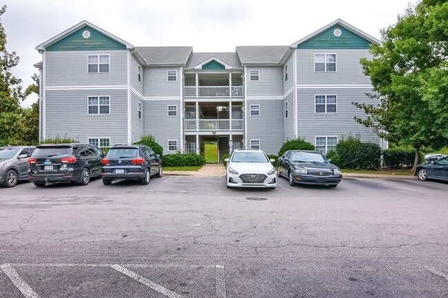 Building Photo - 3 Bedroom condo in Raleigh