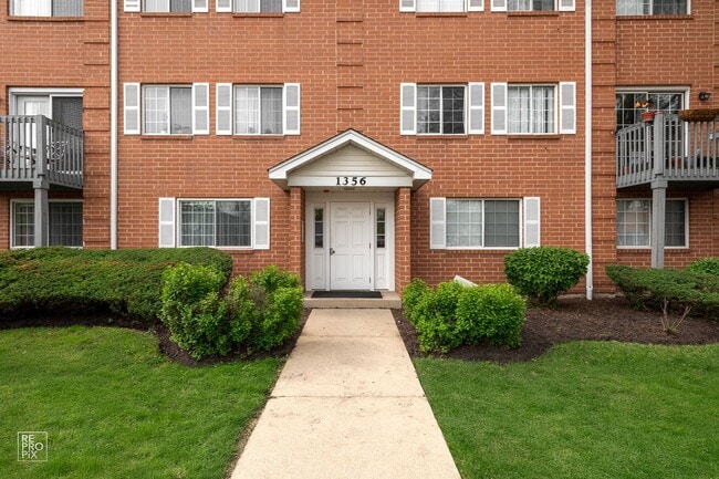 Two Bedroom Condo in Wheaton - Two Bedroom Condo in Wheaton
