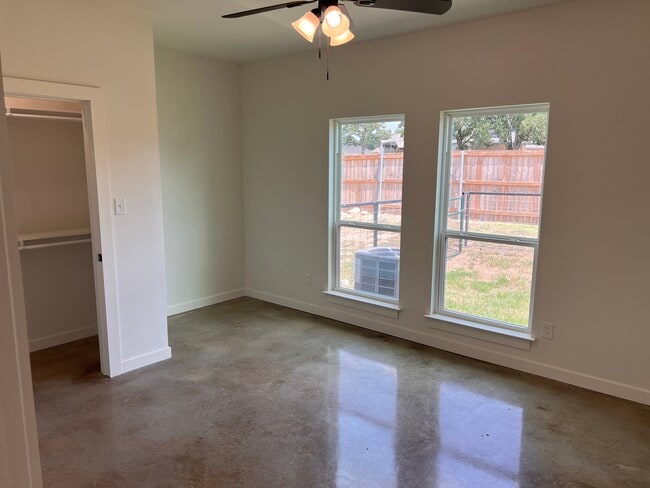 Photo - 2208 J E Woody Rd