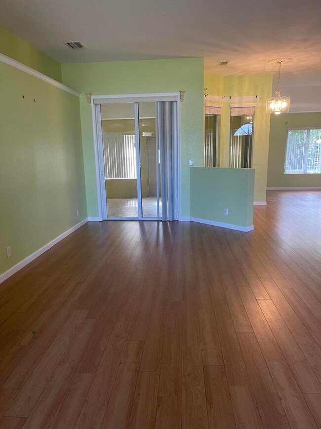 Photo - 1072 SW Castaneda Ln