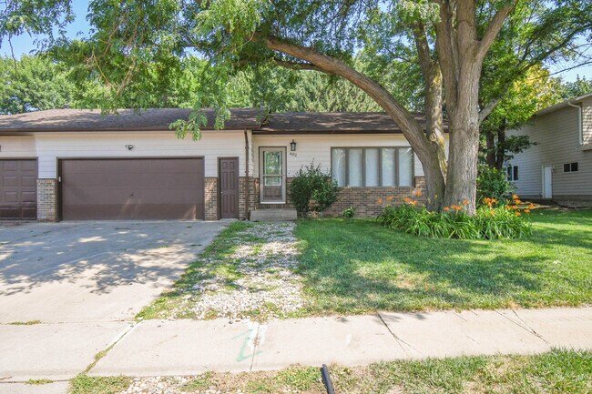 Photo - 602 E 57th St