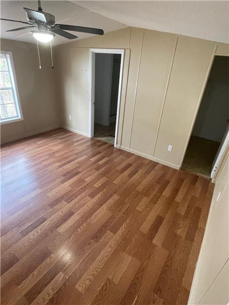 Photo - 128 Oxford Ln