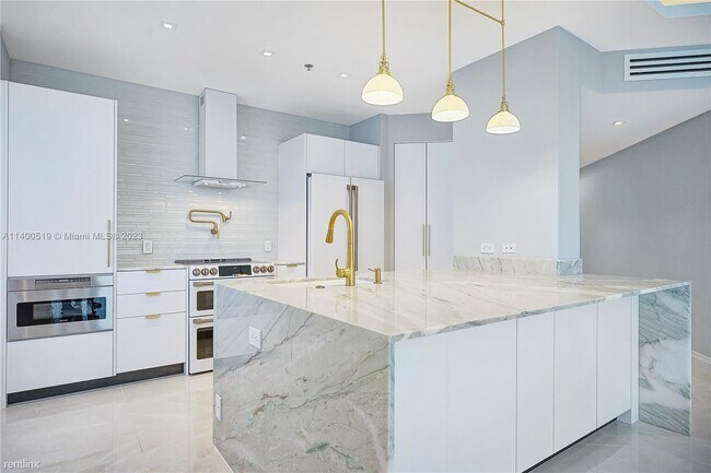 Photo - 2 br, 2 bath Condo - 4201 Collins Ave Apt 401 Unit Apt 401