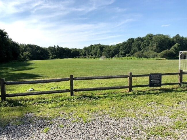 Building Photo - 15 Saran Ave Unit Room