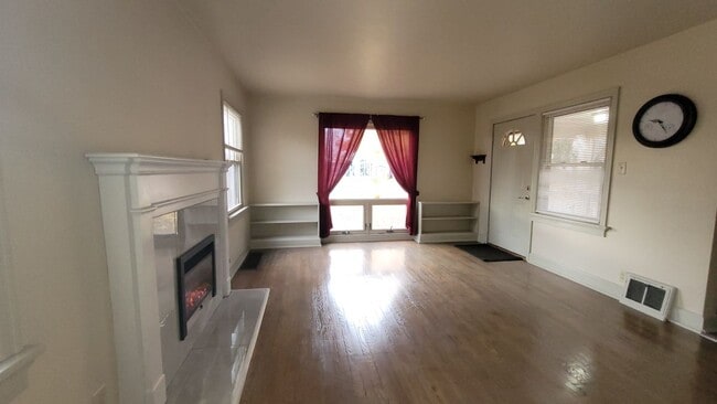 Photo - 1731 Deckner Ave