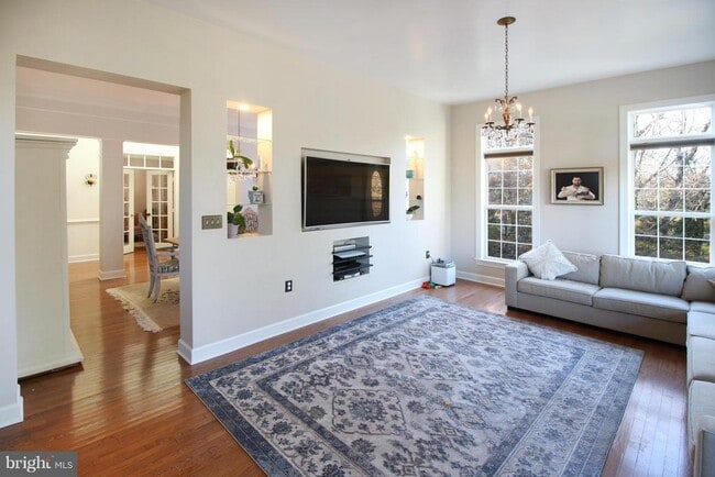 Photo - 18400 Lanier Island Square