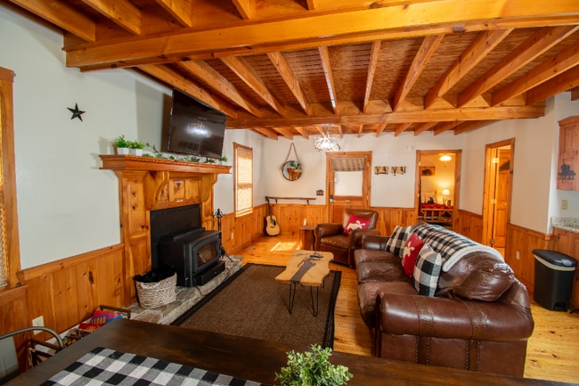 Photo - 328 Sharp Top Cir