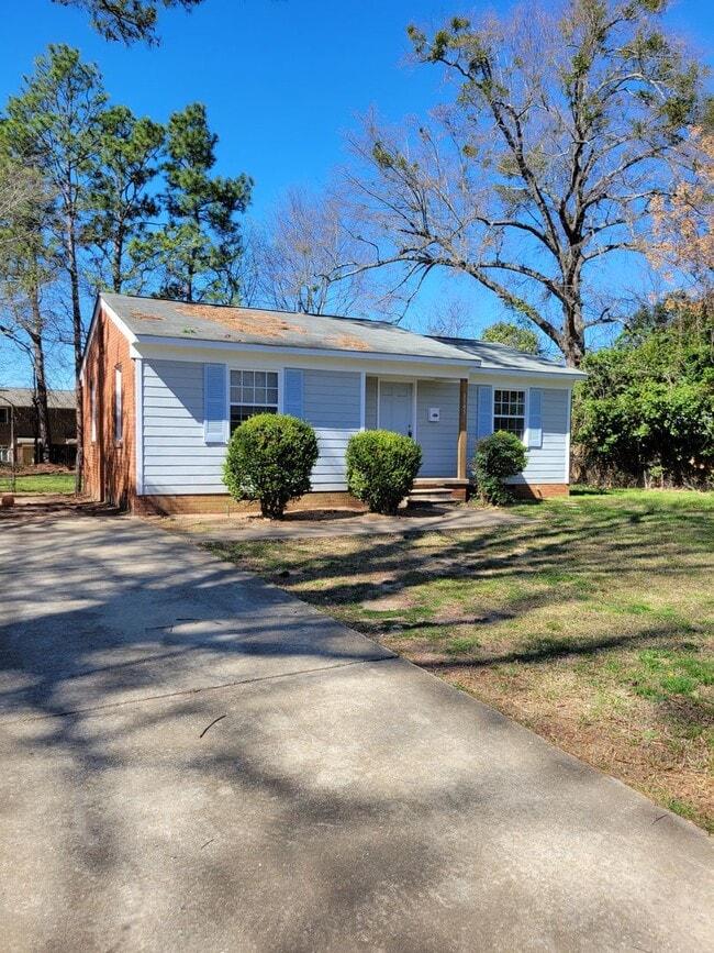 Building Photo - Charming 2br 1ba Home! Available Now!