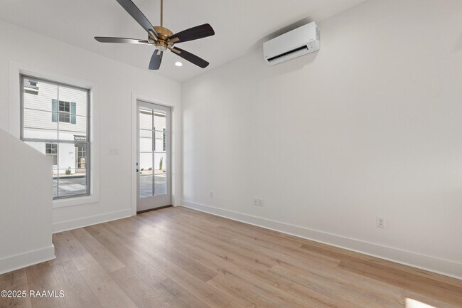 Photo - 208 Steiner Oaks