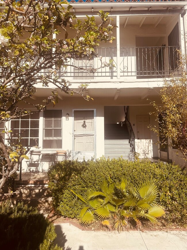 959 Gayley Ave