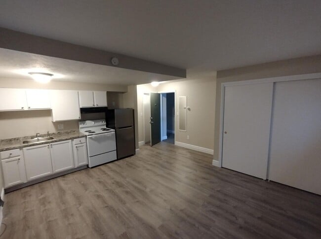Building Photo - Studio apartment Unit 36