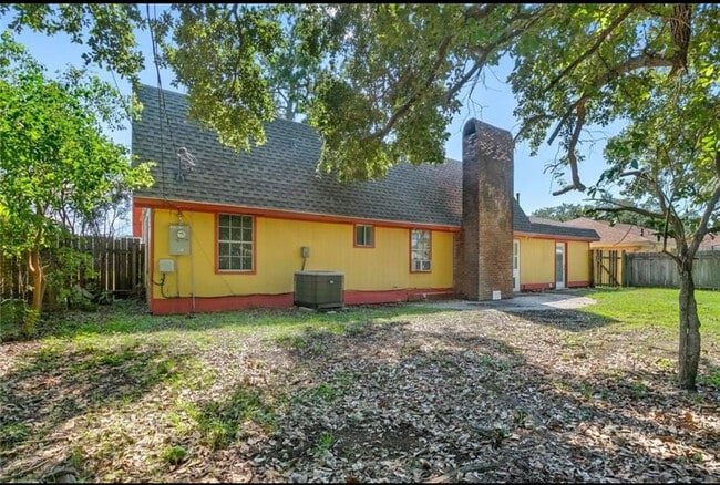 Building Photo - 112 Dewald Ln