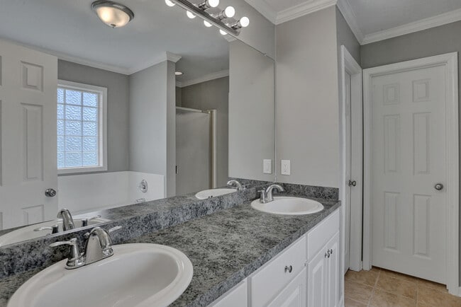 Photo - 170 Oak Grove Dr