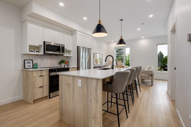 Photo - Calgary Pet Friendly Townhouse in Killarney Unit 2