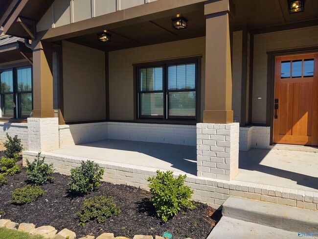 Photo - 1620 Nordic St NE