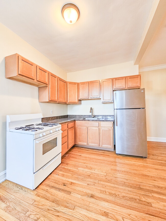 Building Photo - 4719 W Belmont Ave Unit #2N