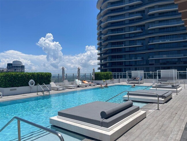 Building Photo - 1010 Brickell Ave Unit 3810