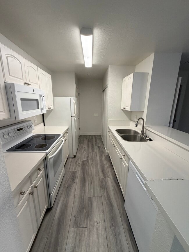 Photo - 2035 S Elm St Unit 244