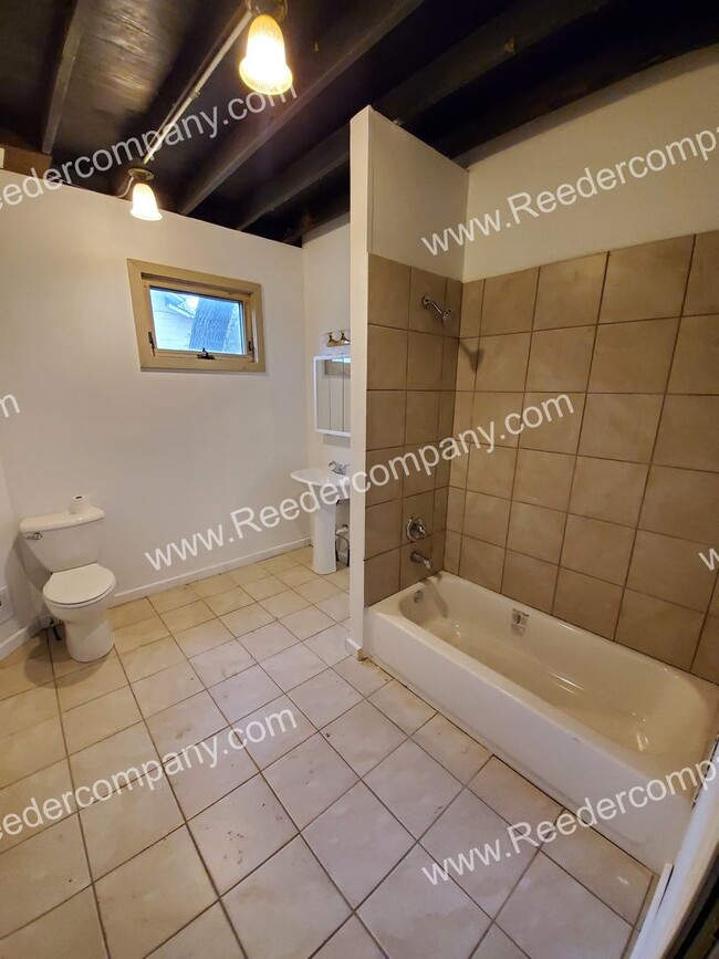 Photo - Large 2 bedroom home (close to the beach)