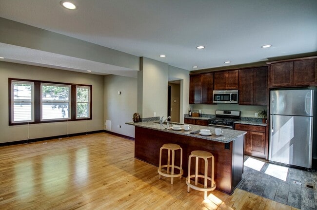 Photo - Fully Renovated 5-Bedroom House Close to U...